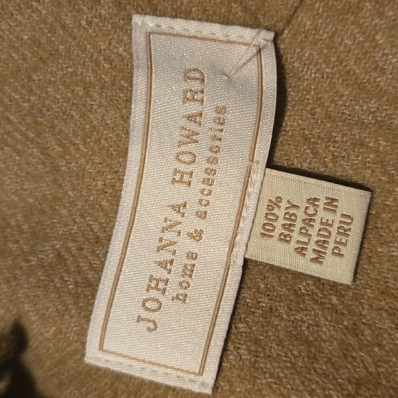 JOHANNA HOWARD Dip-Dye Throw, Camel, 100% Baby Alpaca, Retail Price $450.00US - Picture 3 of 11